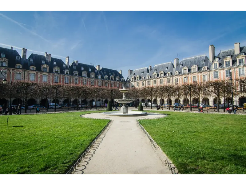 Le Marais district, perfect for a budget-friendly lunch in Paris